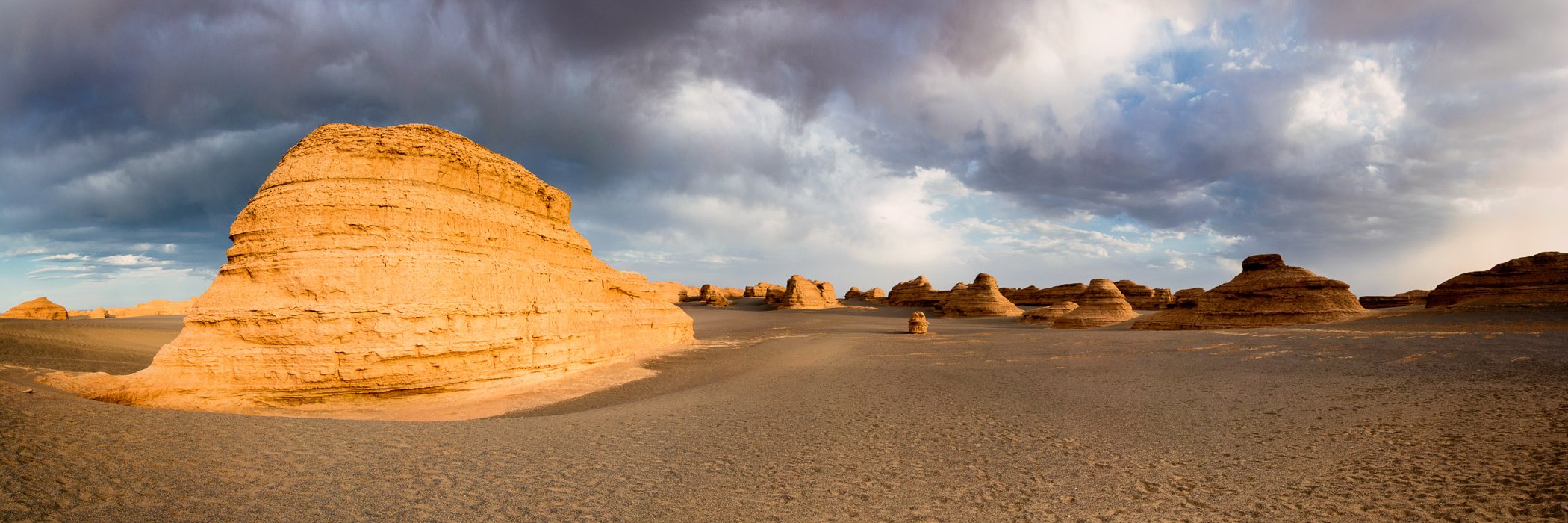 China - Silk Road 06 - Into the Desert