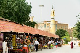 Street market near the grand mosque