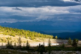 Storm brewing on the tops