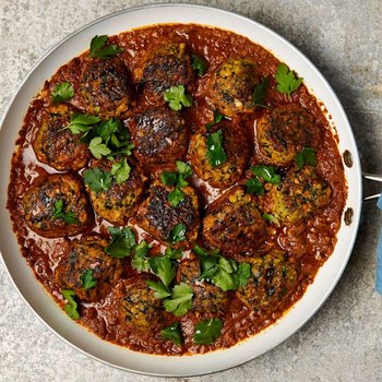 Courgette and chickpea ‘meatballs’ in spicy tomato sauce