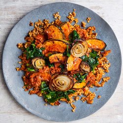 Crispy couscous with pumpkin, tomatoes and cinnamon