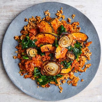 Crispy couscous with pumpkin, tomatoes and cinnamon