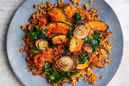Crispy couscous with pumpkin, tomatoes and cinnamon