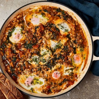 Spicy cannellini beans, leeks and eggs