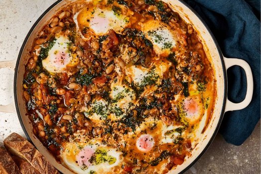 Spicy cannellini beans, leeks and eggs