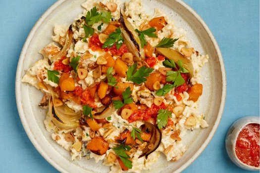 Butternut and yoghurt pasta with crisp garlic and quick chilli sauce