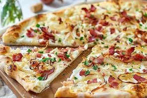 Flammkuchen (Tarte Flambee)