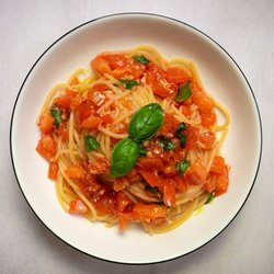 Fresh Tomato Spaghetti (pasta al pomodoro crudo)