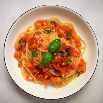 Fresh Tomato Spaghetti (pasta al pomodoro crudo)