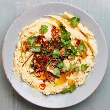 Hummus with cinnamon, lemon and ginger