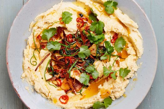 Hummus with cinnamon, lemon and ginger