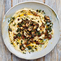 Slow-cooked garlic hummus with marinated mushrooms