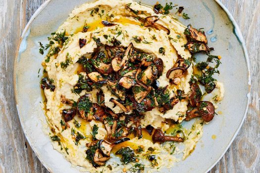 Slow-cooked garlic hummus with marinated mushrooms